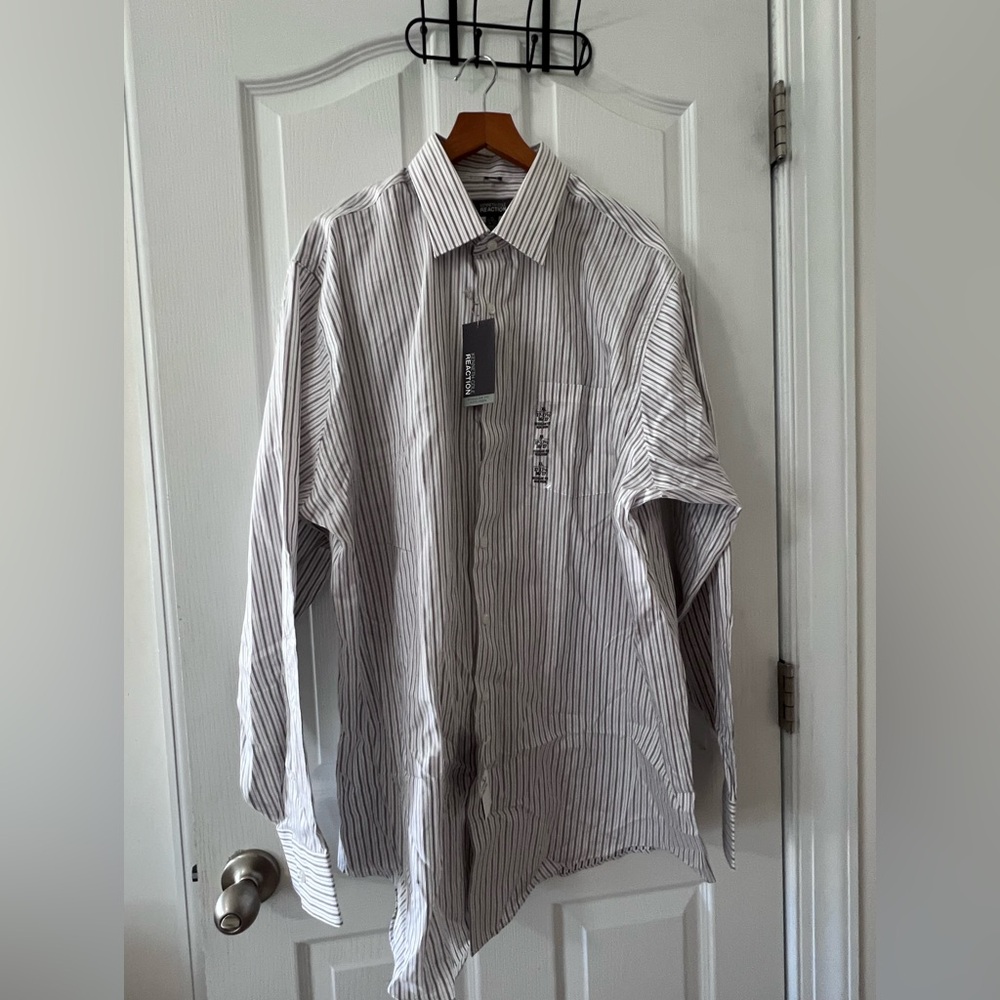 NWT Kenneth Cole Reaction striped dress shirt. Includes extra buttons. XL